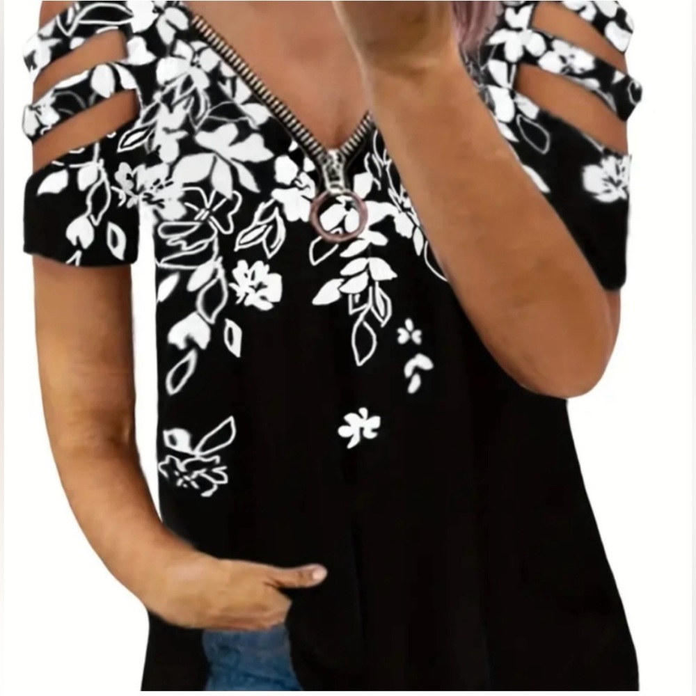 NWOT Floral blouse